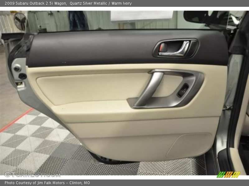 Quartz Silver Metallic / Warm Ivory 2009 Subaru Outback 2.5i Wagon