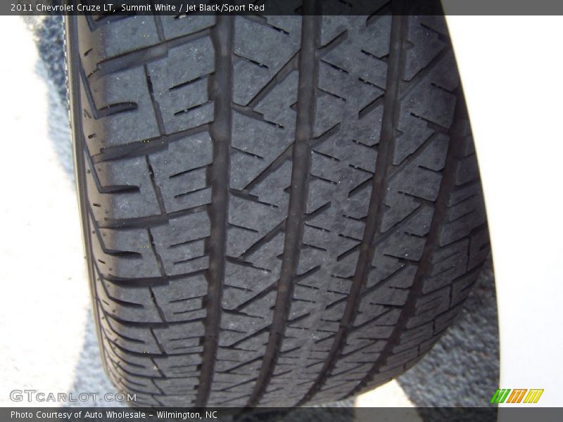 Summit White / Jet Black/Sport Red 2011 Chevrolet Cruze LT