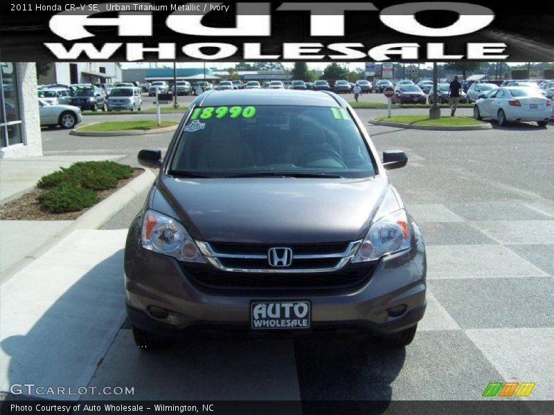 Urban Titanium Metallic / Ivory 2011 Honda CR-V SE