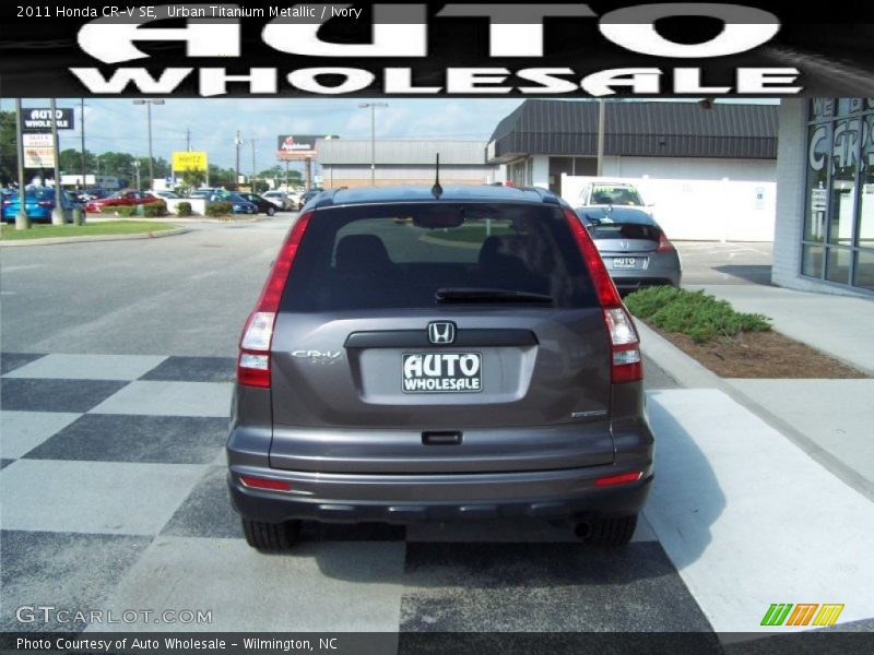 Urban Titanium Metallic / Ivory 2011 Honda CR-V SE