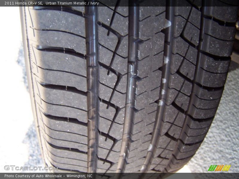 Urban Titanium Metallic / Ivory 2011 Honda CR-V SE