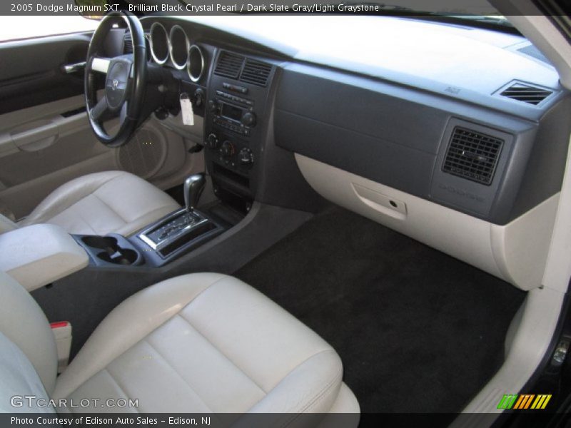 Brilliant Black Crystal Pearl / Dark Slate Gray/Light Graystone 2005 Dodge Magnum SXT