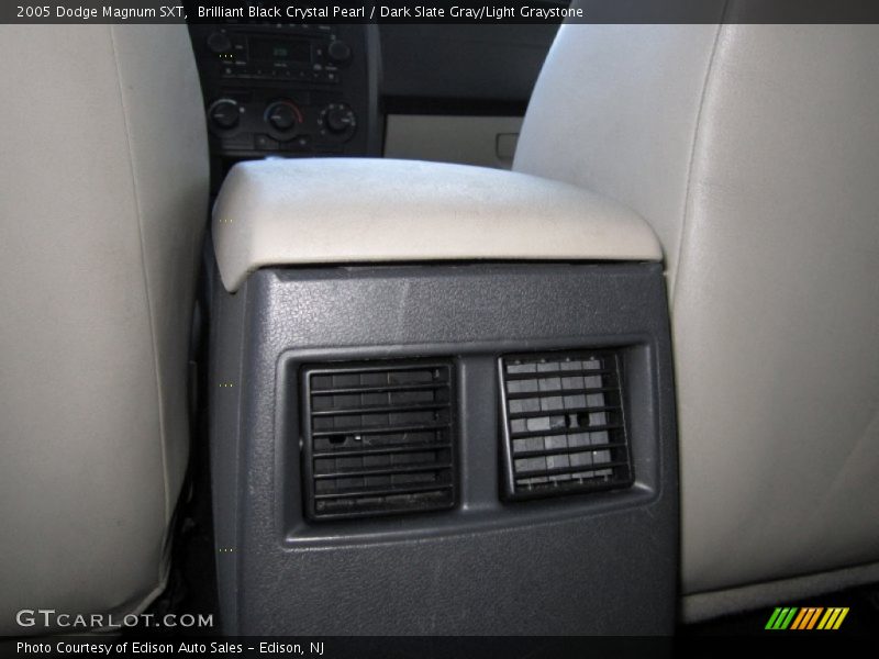 Brilliant Black Crystal Pearl / Dark Slate Gray/Light Graystone 2005 Dodge Magnum SXT