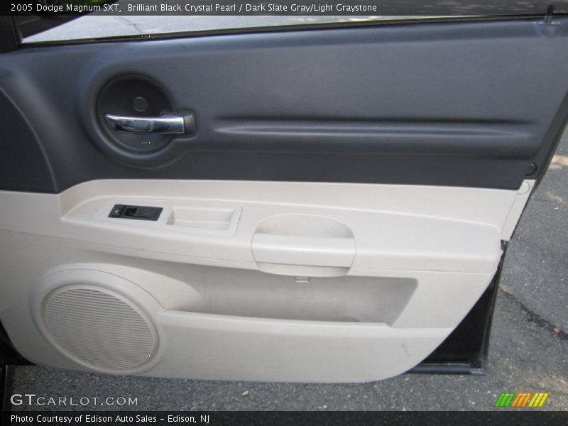 Brilliant Black Crystal Pearl / Dark Slate Gray/Light Graystone 2005 Dodge Magnum SXT