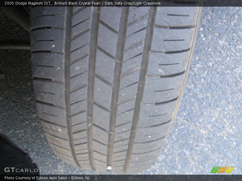Brilliant Black Crystal Pearl / Dark Slate Gray/Light Graystone 2005 Dodge Magnum SXT
