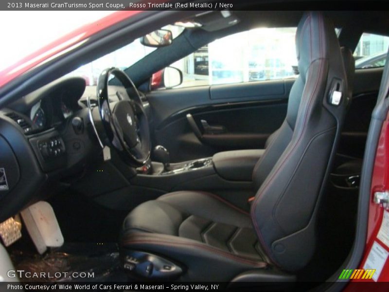 2013 GranTurismo Sport Coupe Nero Interior