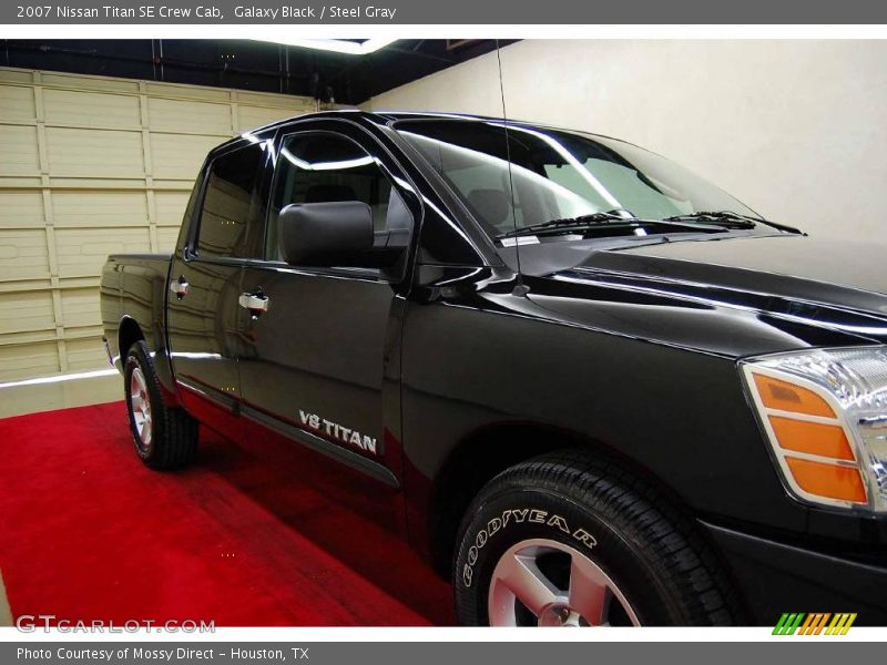 Galaxy Black / Steel Gray 2007 Nissan Titan SE Crew Cab