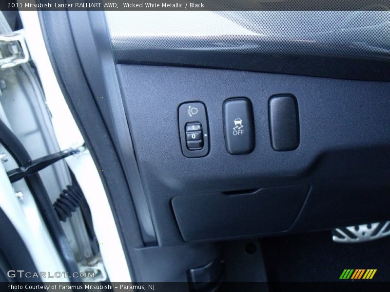 Wicked White Metallic / Black 2011 Mitsubishi Lancer RALLIART AWD