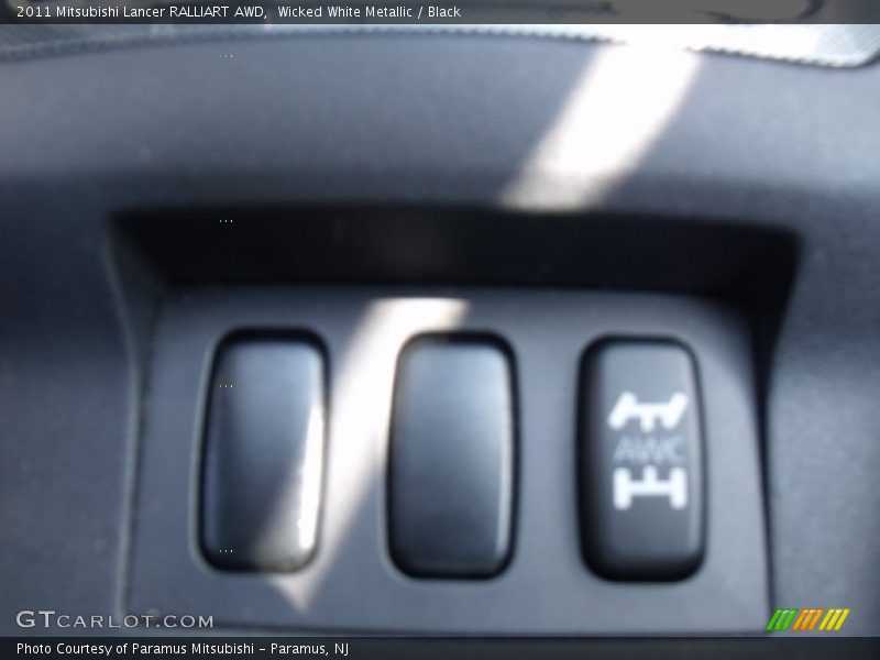 Wicked White Metallic / Black 2011 Mitsubishi Lancer RALLIART AWD