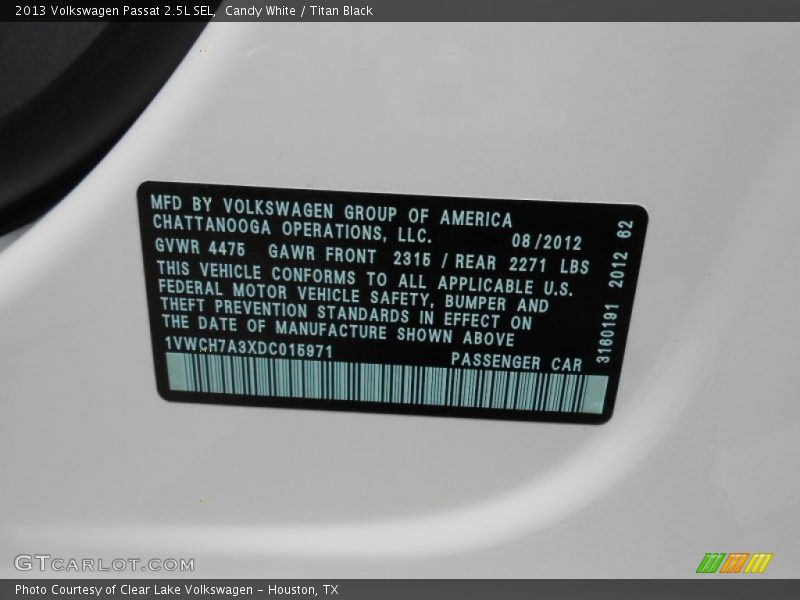Candy White / Titan Black 2013 Volkswagen Passat 2.5L SEL