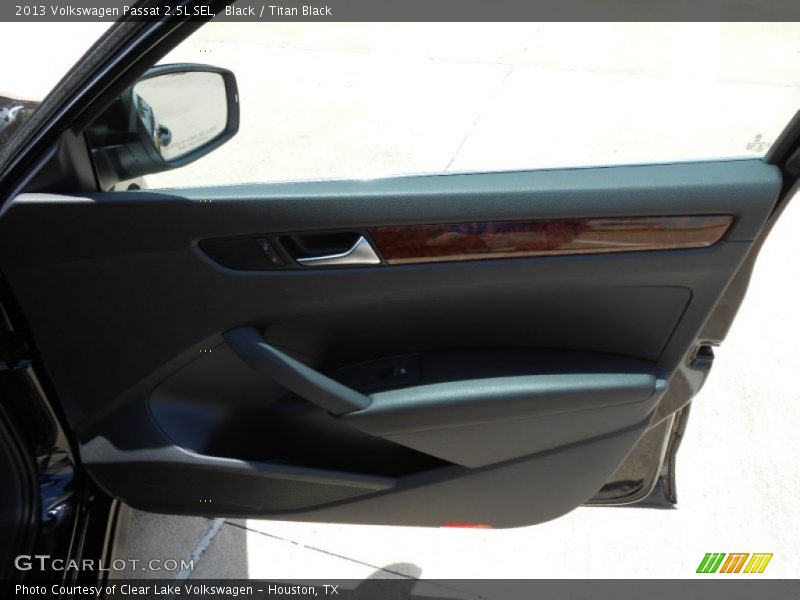 Black / Titan Black 2013 Volkswagen Passat 2.5L SEL