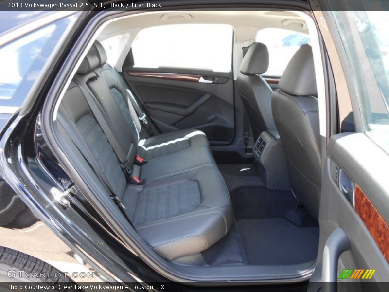 Black / Titan Black 2013 Volkswagen Passat 2.5L SEL