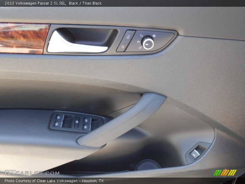 Black / Titan Black 2013 Volkswagen Passat 2.5L SEL