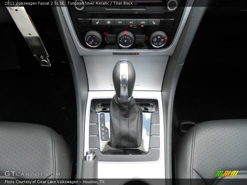 Tungsten Silver Metallic / Titan Black 2013 Volkswagen Passat 2.5L SE