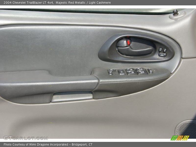 Majestic Red Metallic / Light Cashmere 2004 Chevrolet TrailBlazer LT 4x4