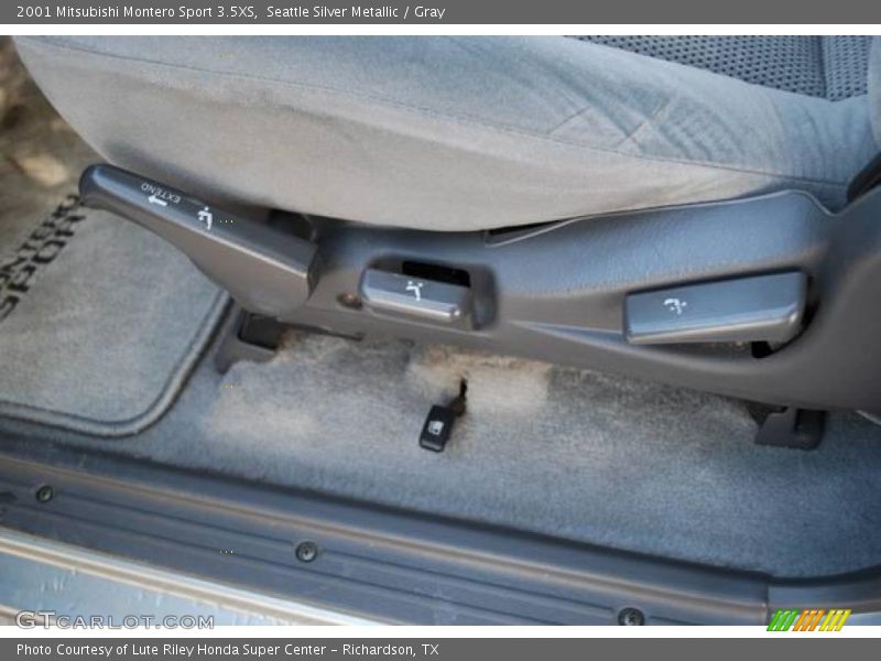 Seattle Silver Metallic / Gray 2001 Mitsubishi Montero Sport 3.5XS