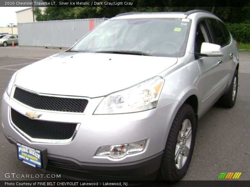 Silver Ice Metallic / Dark Gray/Light Gray 2010 Chevrolet Traverse LT