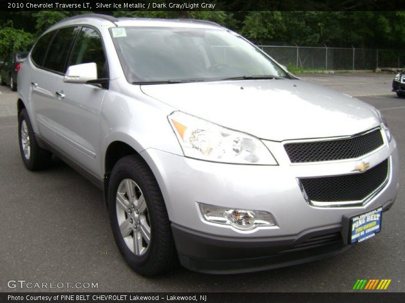 Silver Ice Metallic / Dark Gray/Light Gray 2010 Chevrolet Traverse LT