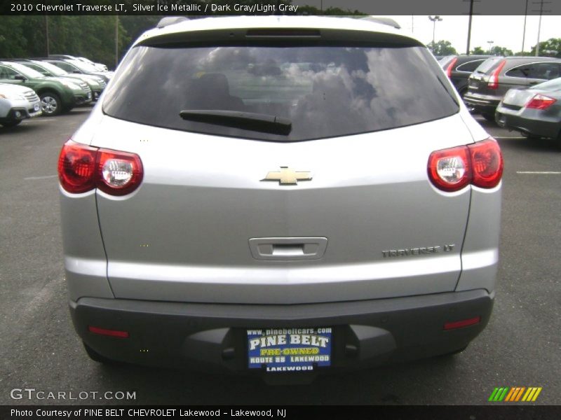 Silver Ice Metallic / Dark Gray/Light Gray 2010 Chevrolet Traverse LT