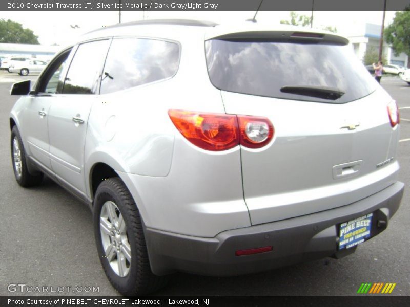 Silver Ice Metallic / Dark Gray/Light Gray 2010 Chevrolet Traverse LT