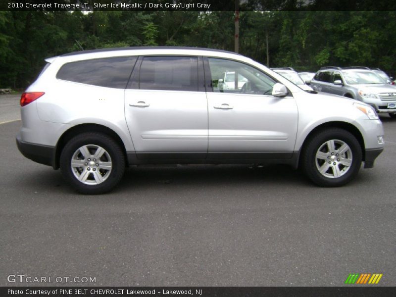 Silver Ice Metallic / Dark Gray/Light Gray 2010 Chevrolet Traverse LT