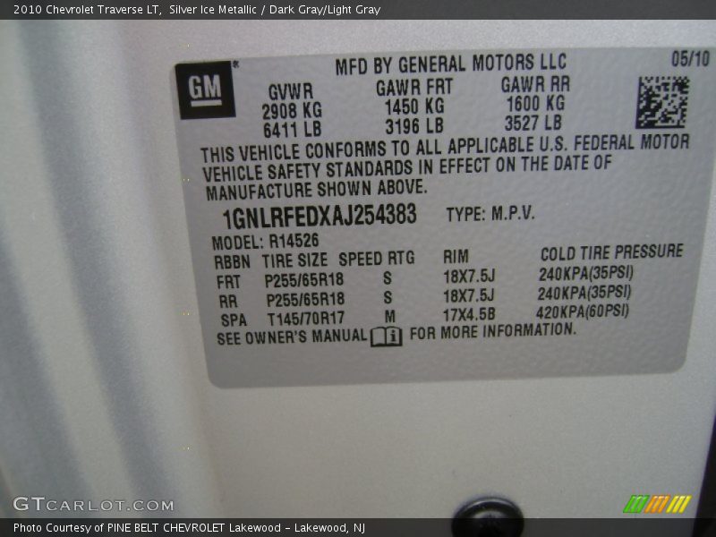 Silver Ice Metallic / Dark Gray/Light Gray 2010 Chevrolet Traverse LT