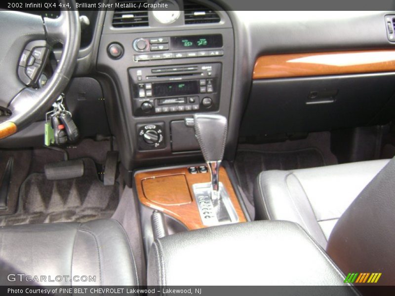 Brilliant Silver Metallic / Graphite 2002 Infiniti QX4 4x4