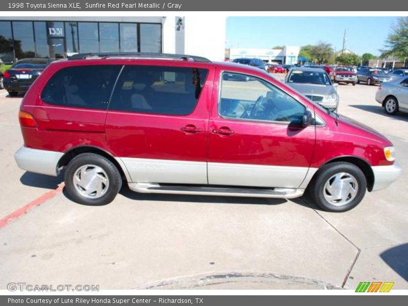 Sunfire Red Pearl Metallic / Gray 1998 Toyota Sienna XLE