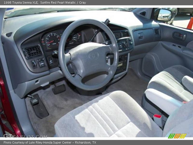 Sunfire Red Pearl Metallic / Gray 1998 Toyota Sienna XLE