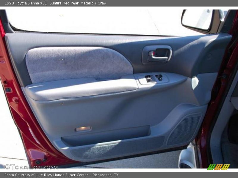 Sunfire Red Pearl Metallic / Gray 1998 Toyota Sienna XLE