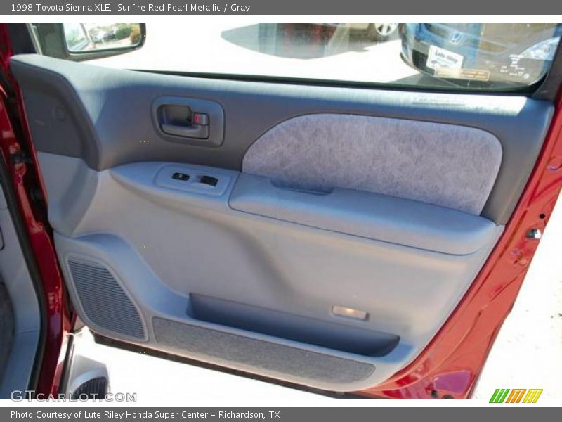 Sunfire Red Pearl Metallic / Gray 1998 Toyota Sienna XLE