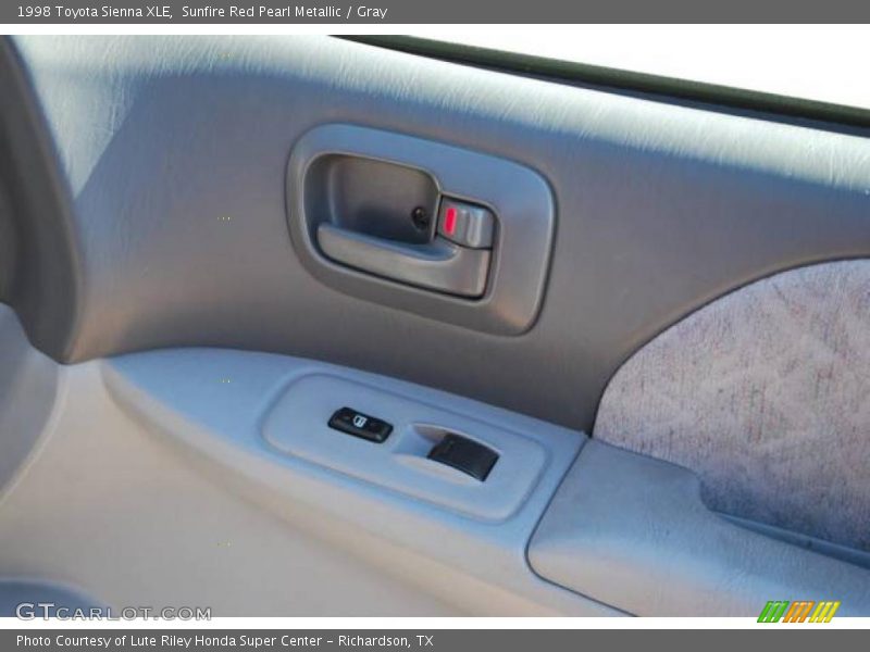 Sunfire Red Pearl Metallic / Gray 1998 Toyota Sienna XLE