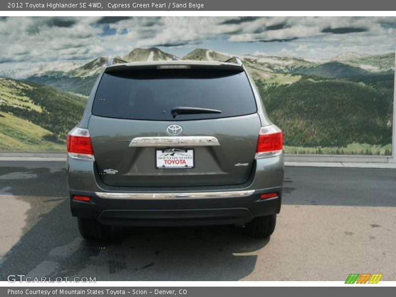 Cypress Green Pearl / Sand Beige 2012 Toyota Highlander SE 4WD