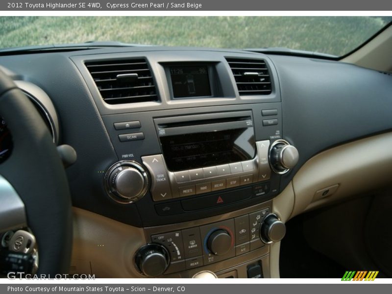 Cypress Green Pearl / Sand Beige 2012 Toyota Highlander SE 4WD