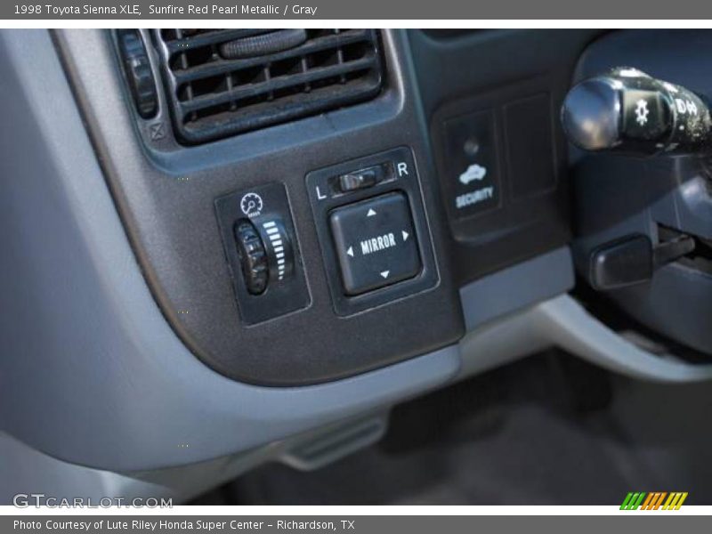 Sunfire Red Pearl Metallic / Gray 1998 Toyota Sienna XLE