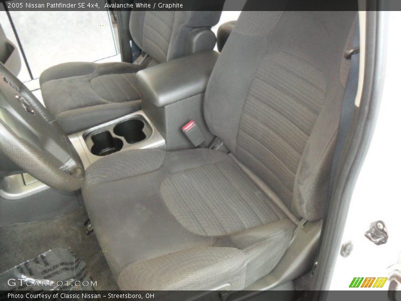 Avalanche White / Graphite 2005 Nissan Pathfinder SE 4x4