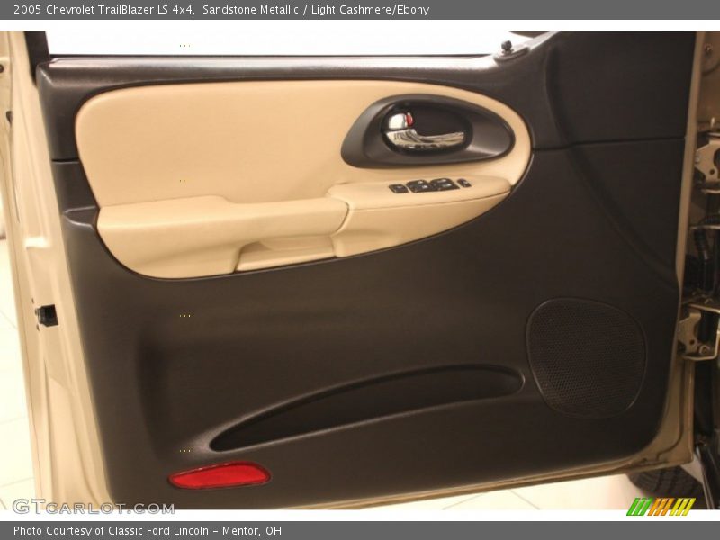 Sandstone Metallic / Light Cashmere/Ebony 2005 Chevrolet TrailBlazer LS 4x4
