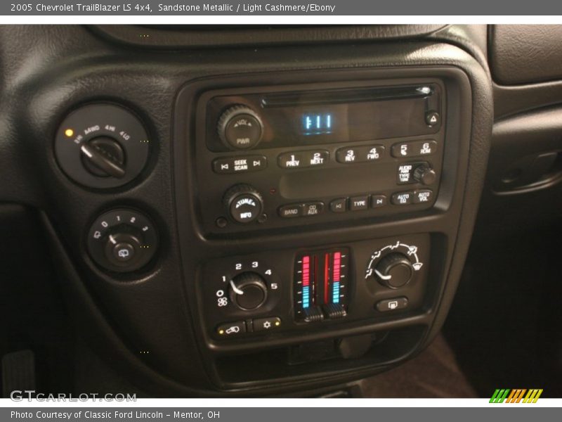 Sandstone Metallic / Light Cashmere/Ebony 2005 Chevrolet TrailBlazer LS 4x4