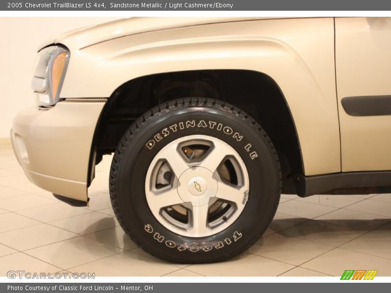 Sandstone Metallic / Light Cashmere/Ebony 2005 Chevrolet TrailBlazer LS 4x4