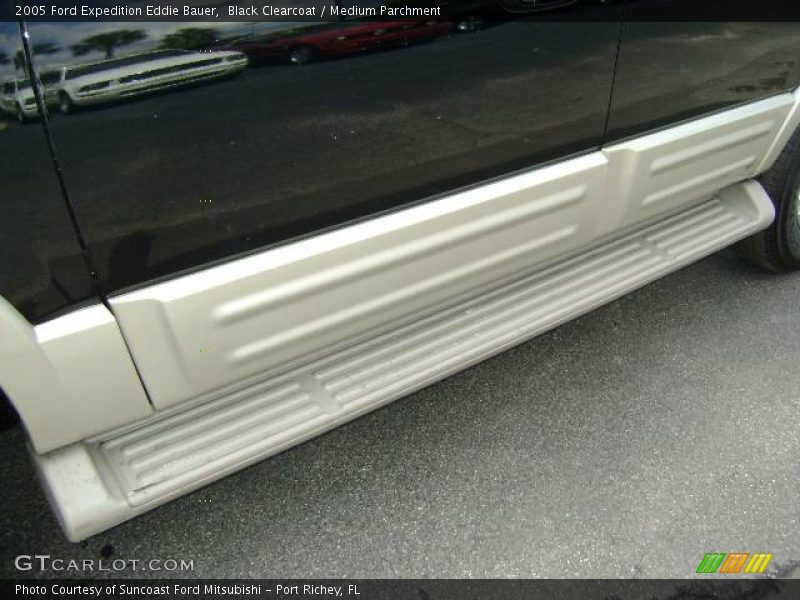 Black Clearcoat / Medium Parchment 2005 Ford Expedition Eddie Bauer