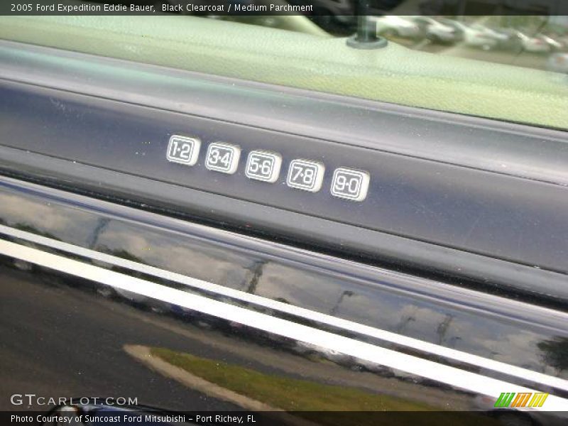 Black Clearcoat / Medium Parchment 2005 Ford Expedition Eddie Bauer