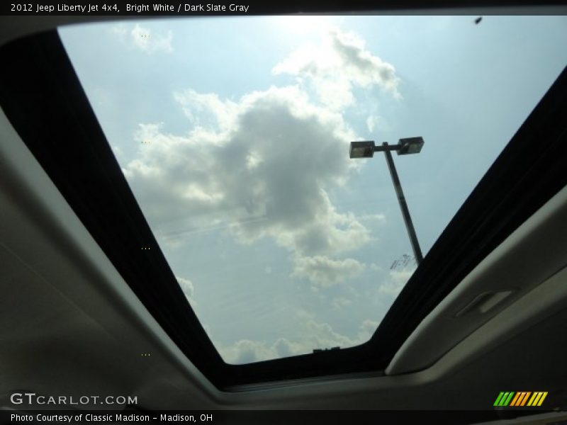 Bright White / Dark Slate Gray 2012 Jeep Liberty Jet 4x4
