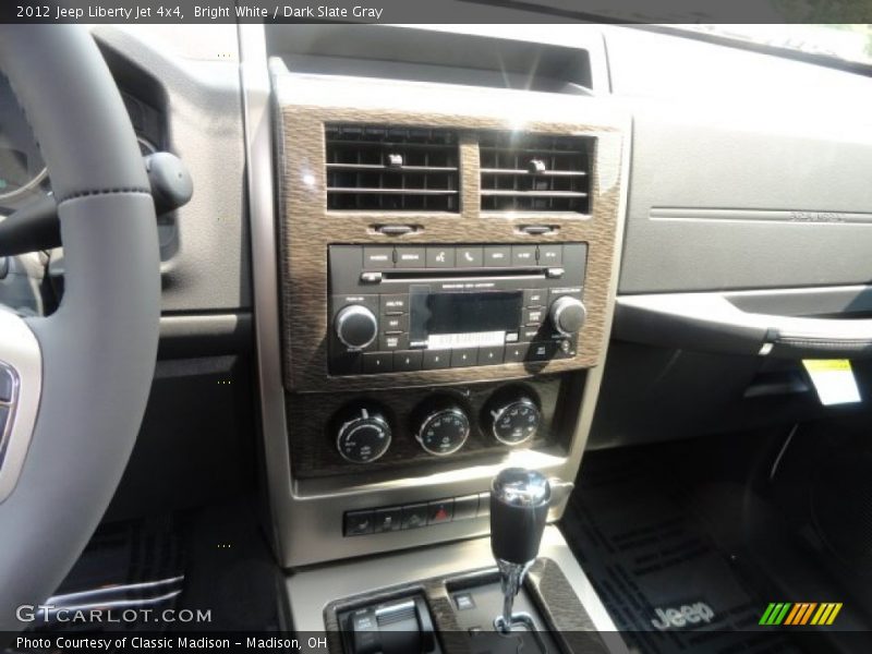 Bright White / Dark Slate Gray 2012 Jeep Liberty Jet 4x4
