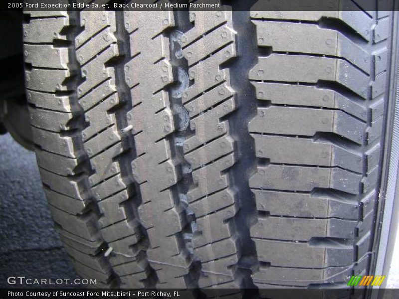 Black Clearcoat / Medium Parchment 2005 Ford Expedition Eddie Bauer
