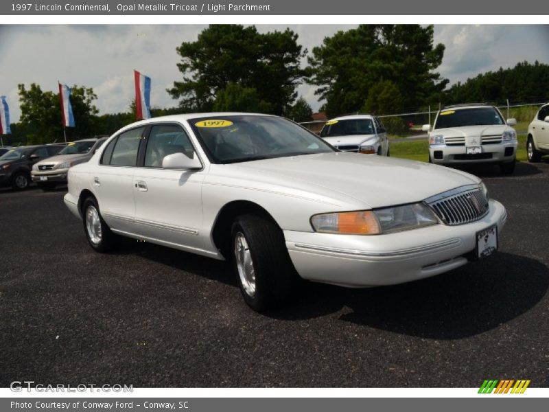 Opal Metallic Tricoat / Light Parchment 1997 Lincoln Continental