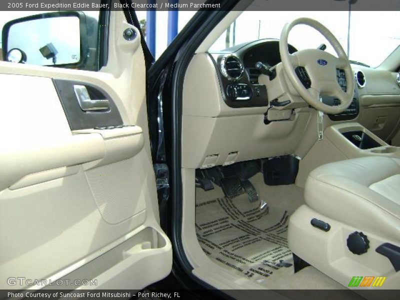 Black Clearcoat / Medium Parchment 2005 Ford Expedition Eddie Bauer
