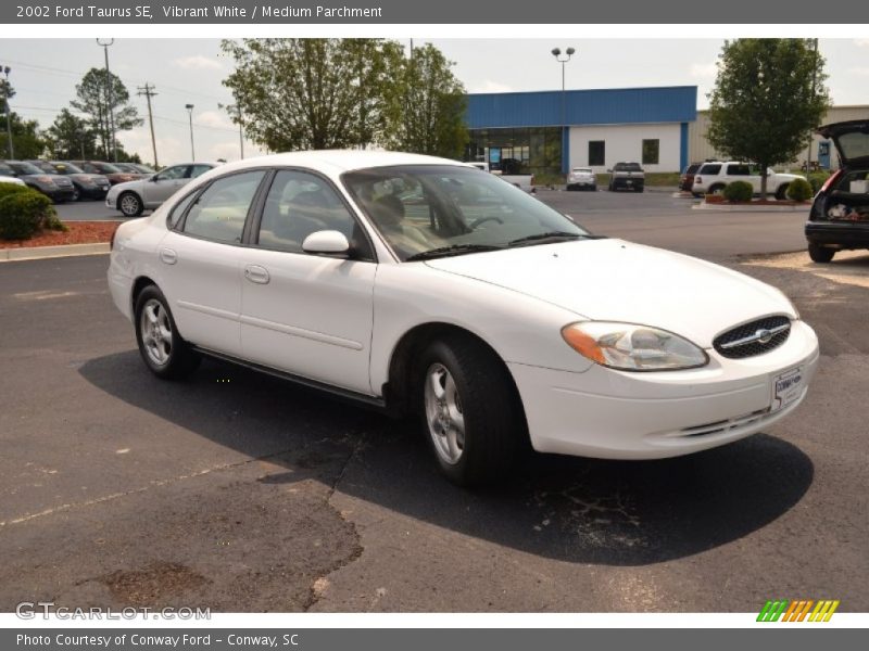 Vibrant White / Medium Parchment 2002 Ford Taurus SE