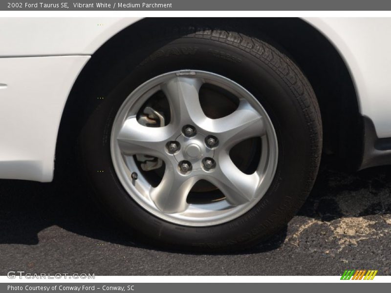 Vibrant White / Medium Parchment 2002 Ford Taurus SE
