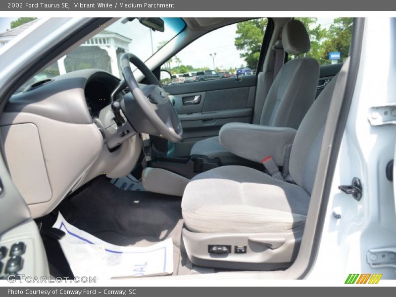Vibrant White / Medium Parchment 2002 Ford Taurus SE