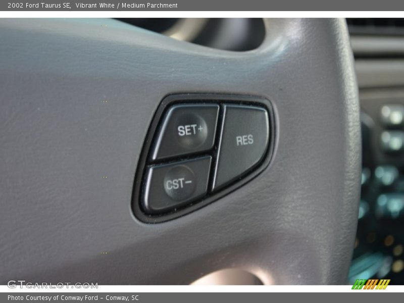 Vibrant White / Medium Parchment 2002 Ford Taurus SE